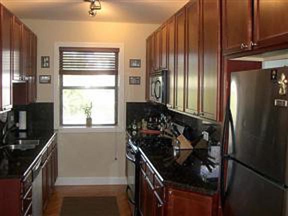 2nd image of 2314 W Shakespeare Ave #2