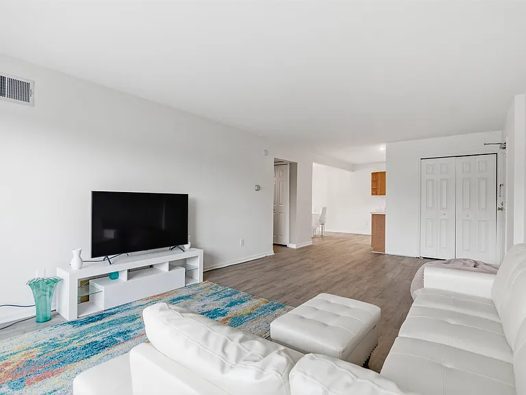 1235 S Maple Rd #201 — Photo 9