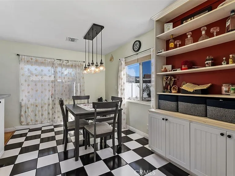 314 S Velva Pl — Photo 6