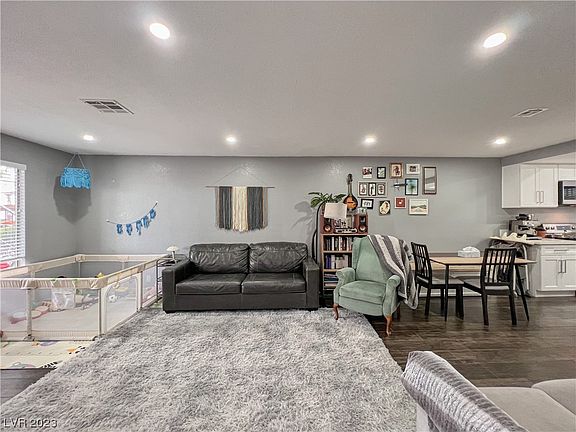 4th image of 3255 Arville St APT B