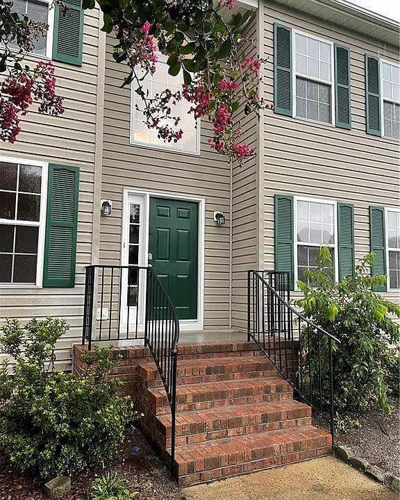 1st image of 319 Peach Tree Cres