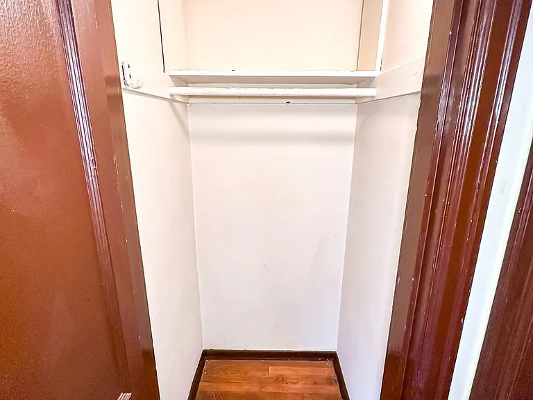 Montlake Apartments — Photo 27