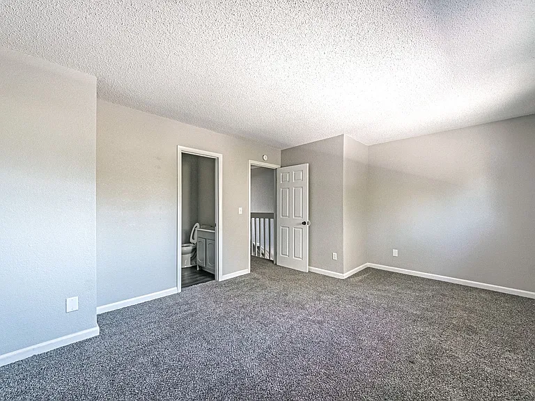 221 N Race St #D — Photo 3