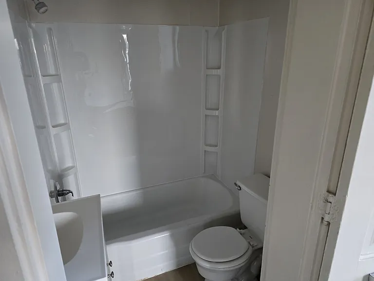 205 Kinsey St #5 — Photo 1
