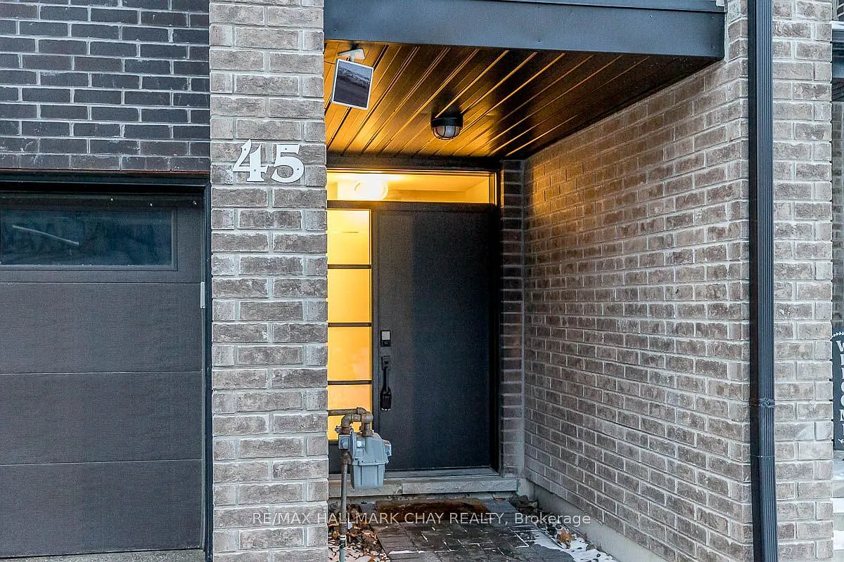 4 bed, $2,700 — Photo 2
