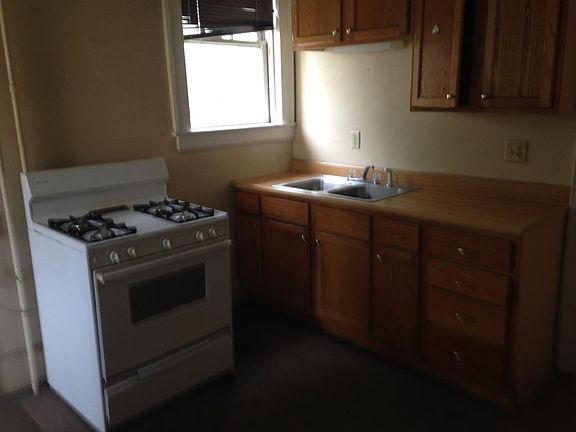 3rd image of 74 Kingwood St APT D
