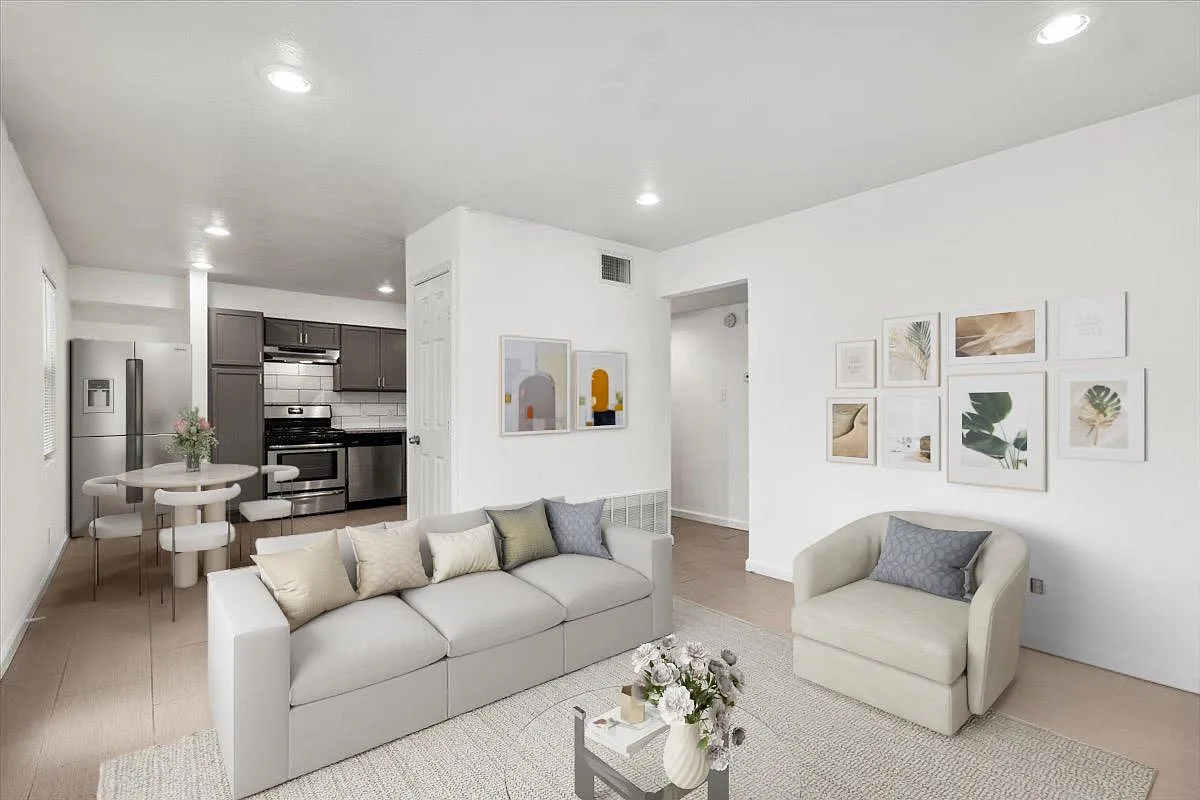 2 bed, 1.0 bath, 676 sqft, $1,250 — Photo 1