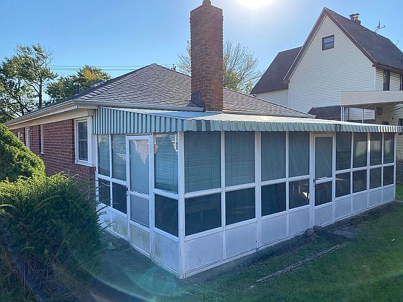 3rd image of 644 Clintonville St