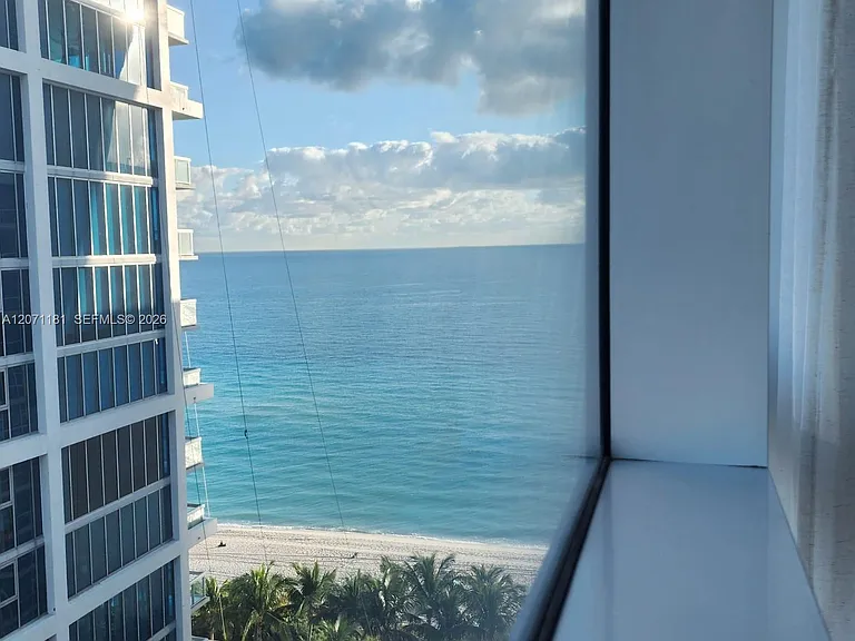 6801 Collins Ave #LPH05 — Photo 1