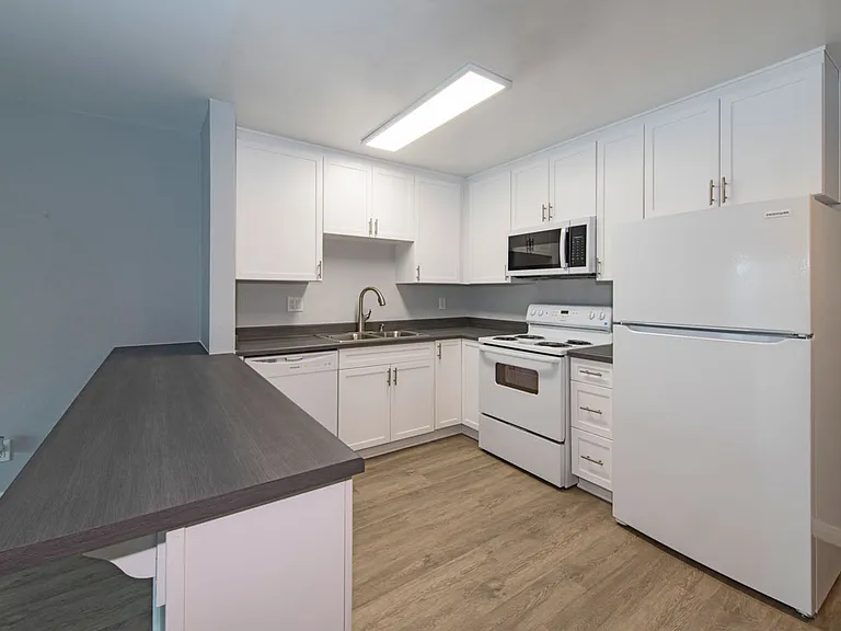 Parkside Apartments — Photo 18