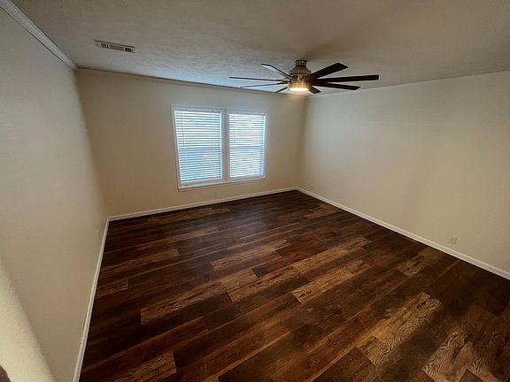 3rd image of 170 Crooked Oak Dr