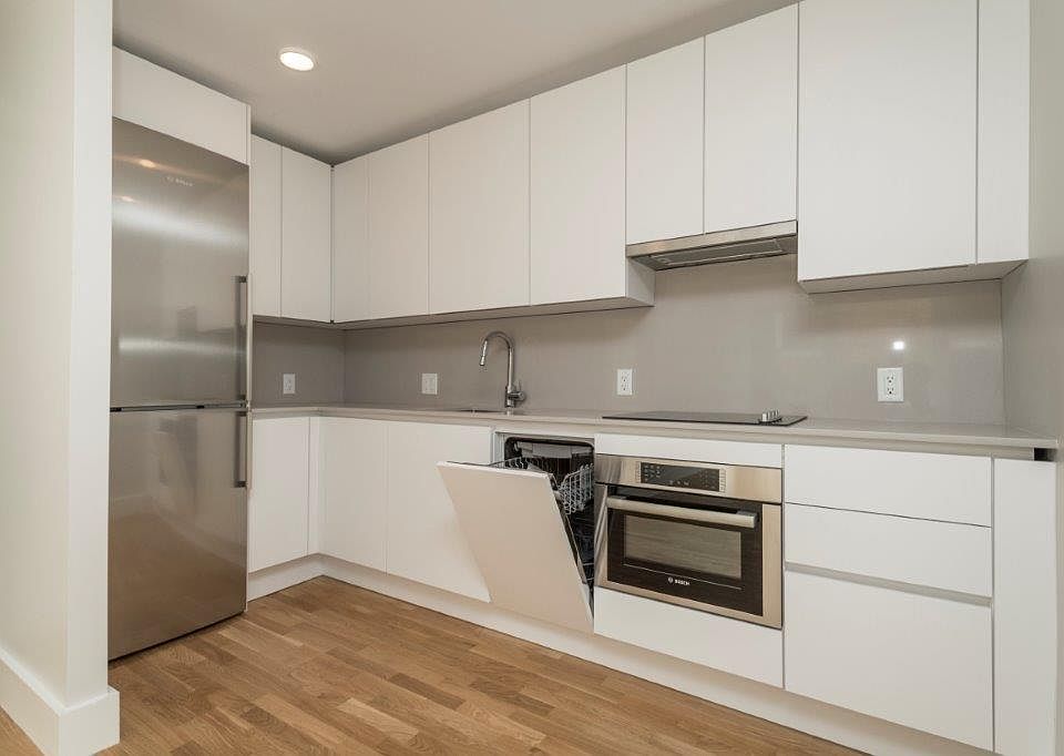 2nd image of 338 Harvard St #D2