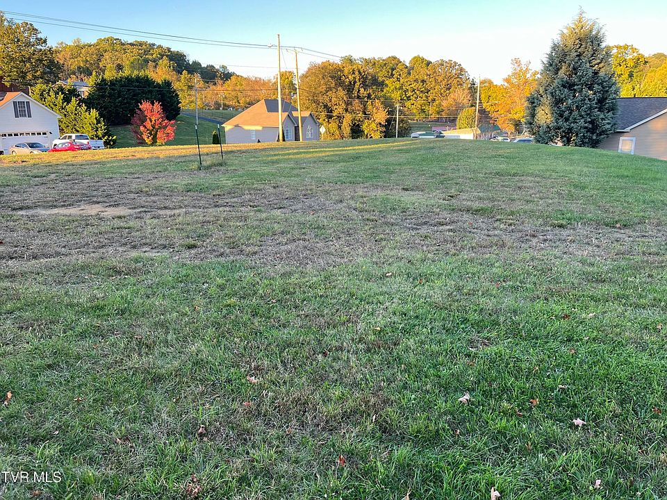 2nd image of 1747 Rock Springs Rd