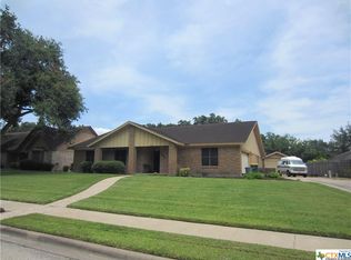 104 Woodmere Dr, Victoria, TX 77904