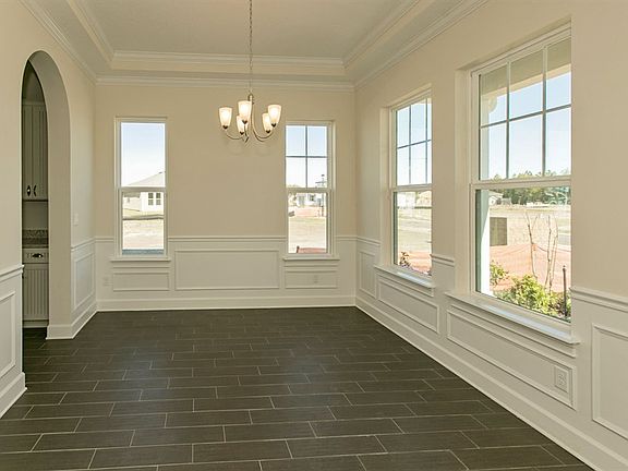 3rd image of 76 Starling Ave