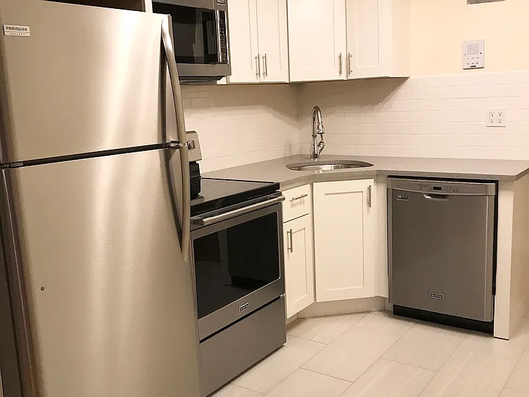 980 2nd Ave #2E — Photo 1