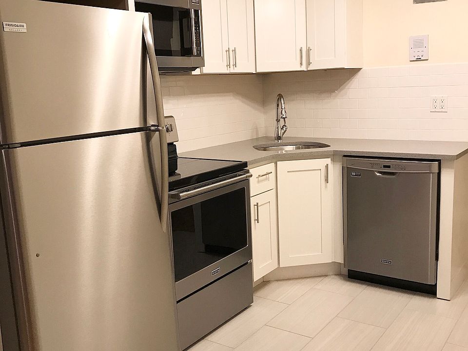 1st image of 980 2nd Ave #2E