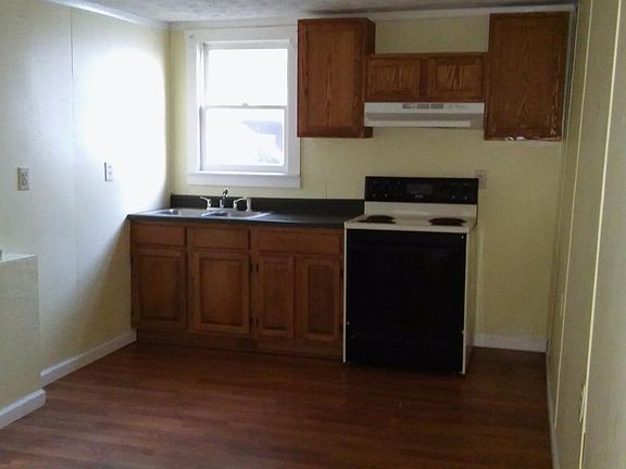 3rd image of 708 W 2nd St