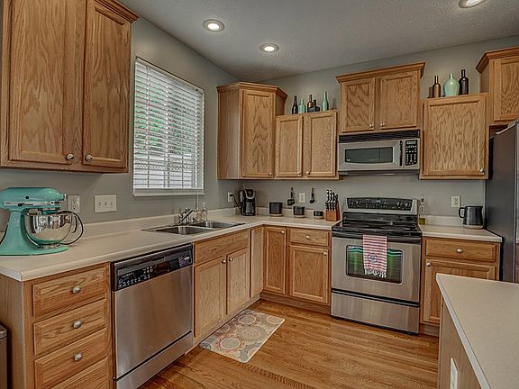 5th image of 1553 Don Martin Dr