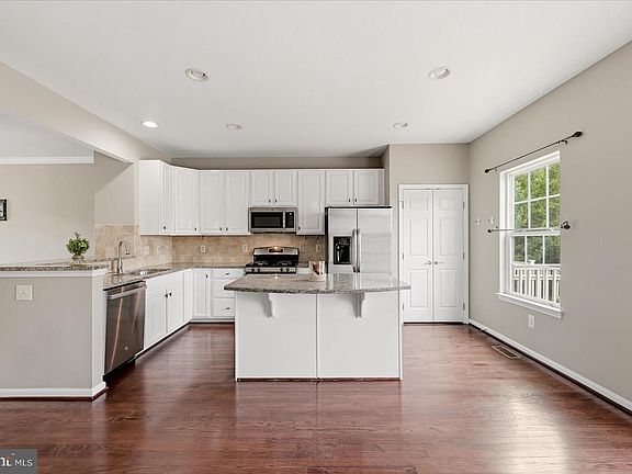 4th image of 12679 Stone Lined Cir