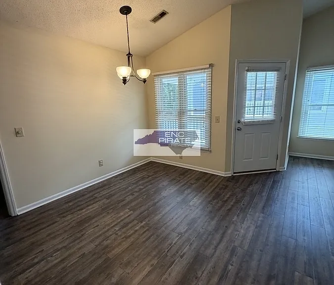 103 W Victoria Ct #F — Photo 4
