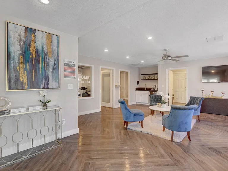 Rosewood Park Apartments — Photo 20