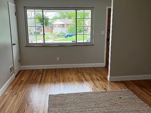 4th image of 301 Anders Ct