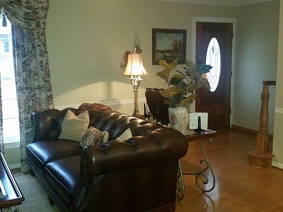 2nd image of 101 Cedar Creek Dr