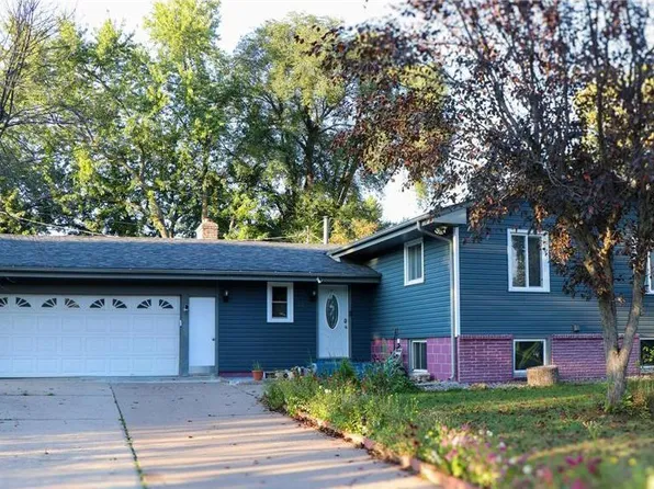 405 Brooks Ave W, Roseville, MN 55113