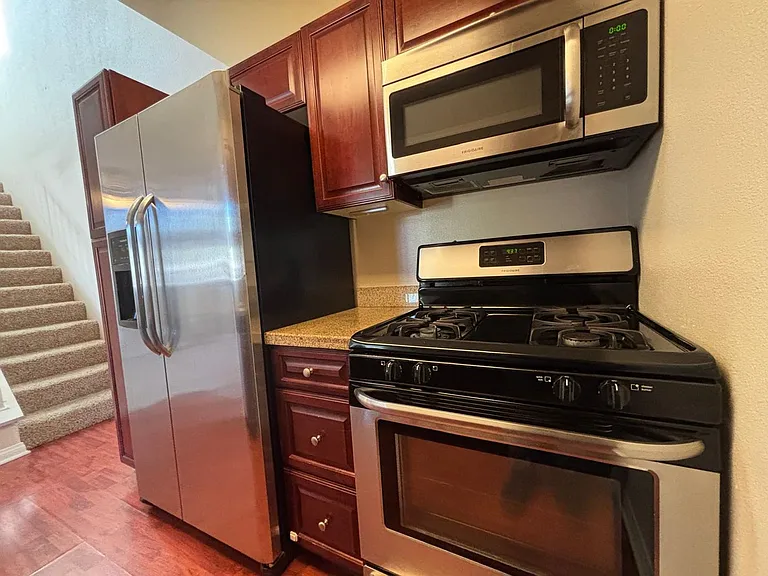 21450 Burbank Blvd #301 — Photo 10