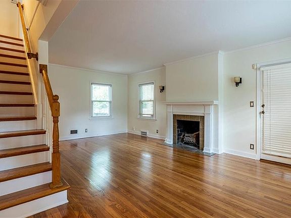 4th image of 624 E 73rd St