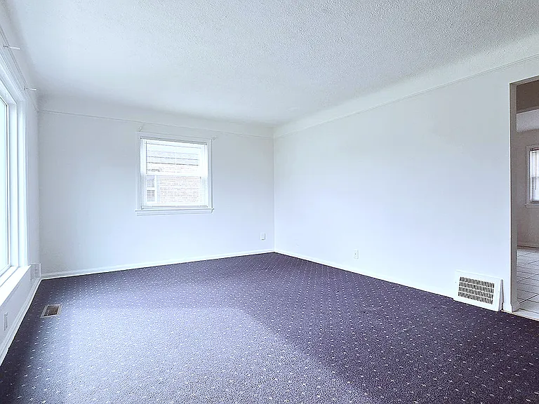 1424 Parkview Dr — Photo 3
