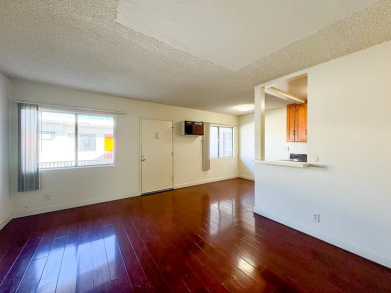 4641 La Mirada Ave #19 — Photo 8