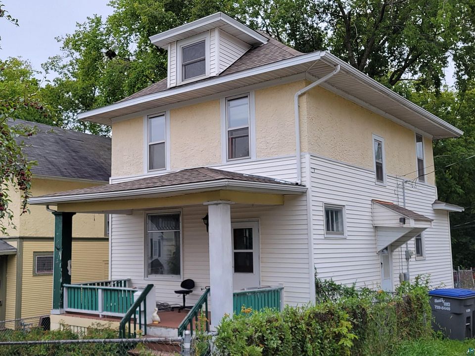 1st image of 515 N 12th Ave E