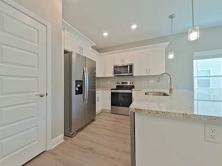 840 Fairview Dr — Photo 6