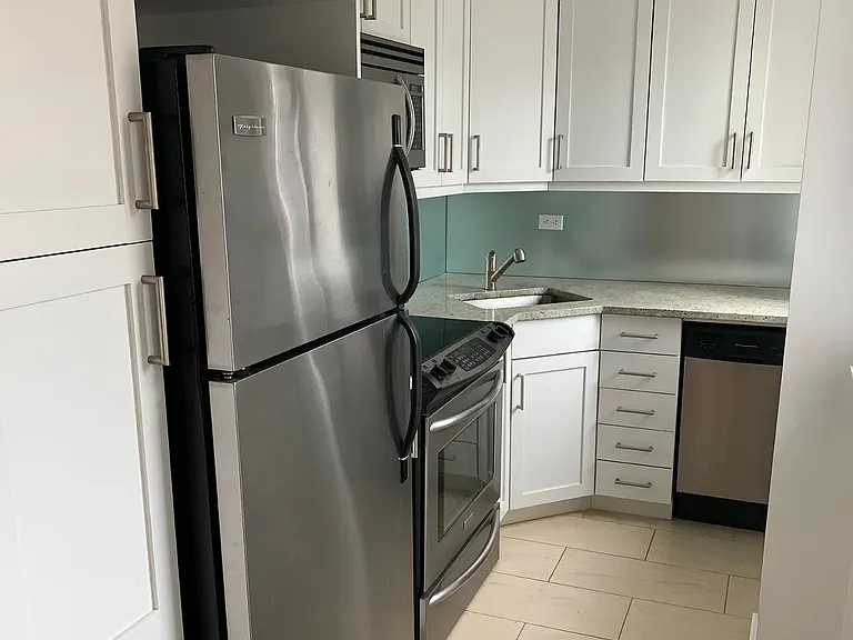 210 W 70th St #1602 — Photo 3