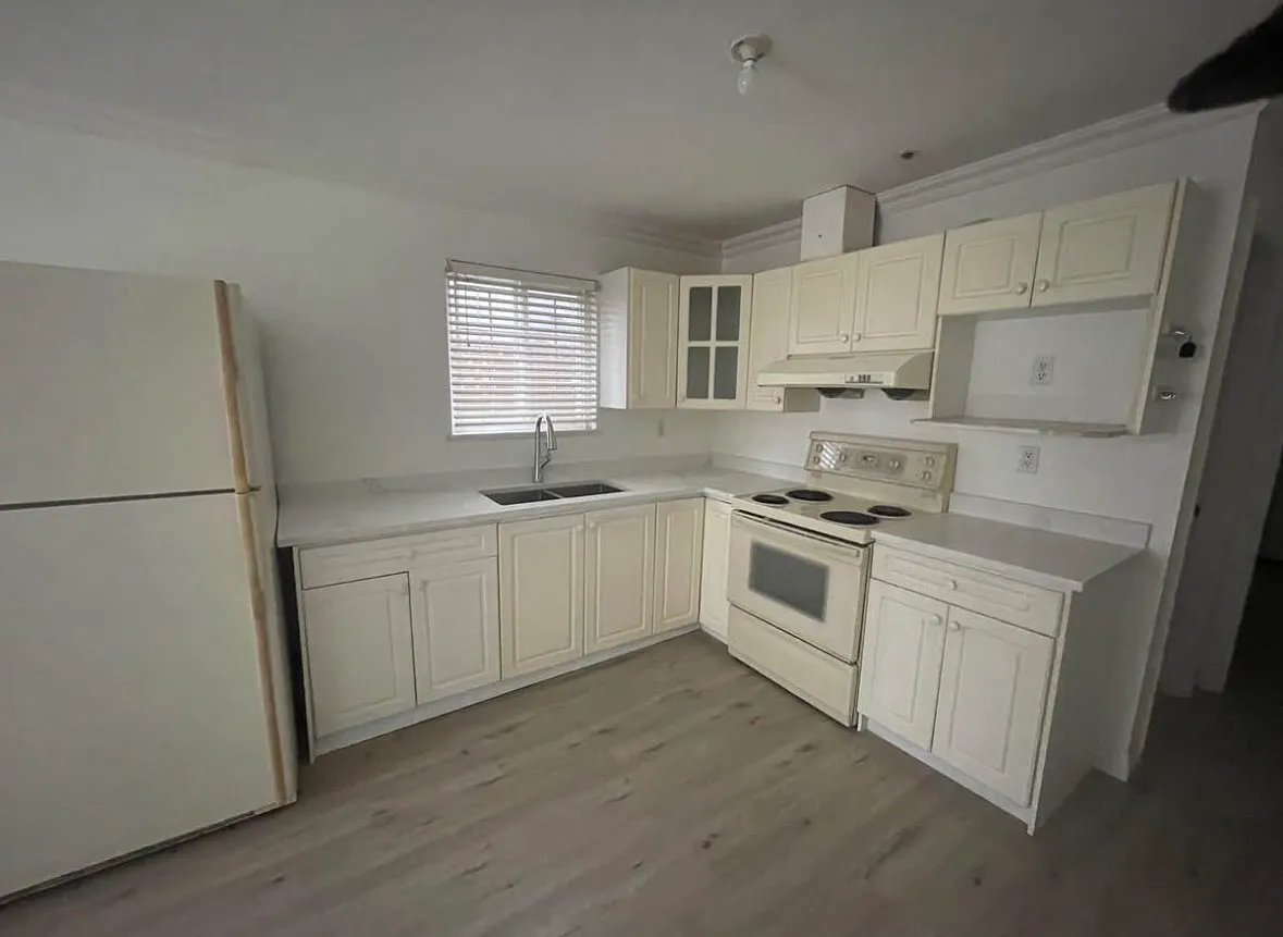 Building Photo - 1077 E 62nd Ave #1