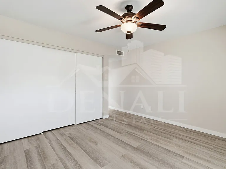 10602 E Elmhurst Dr — Photo 16