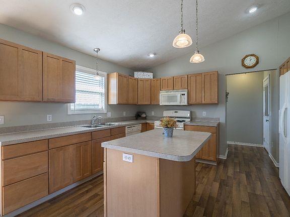 2nd image of 34 Horseshoe Ct Unit 18