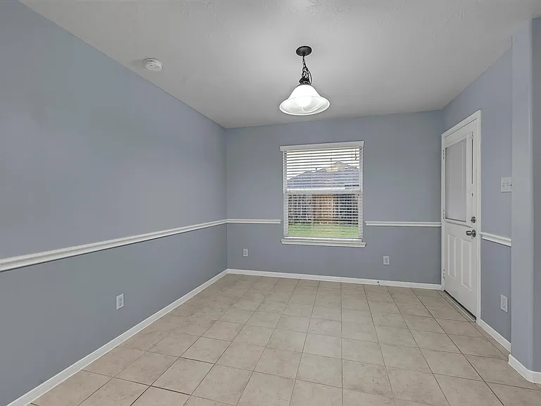 15710 Bannowsky Ln — Photo 13