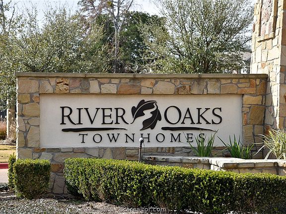 5th image of 305 Holleman Dr E APT 303