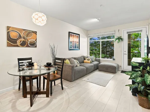 10499 University Dr #206, Surrey, BC V3T 0A4