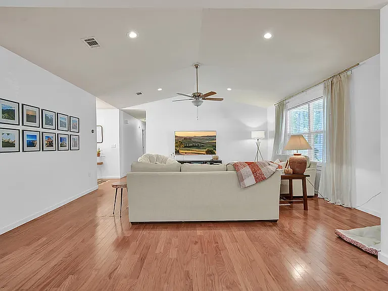 804 Cloverview Dr — Photo 9