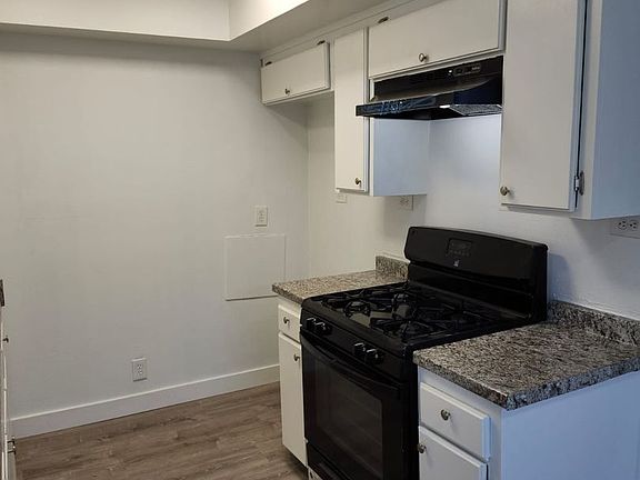 5th image of 2649 Marengo St #A05