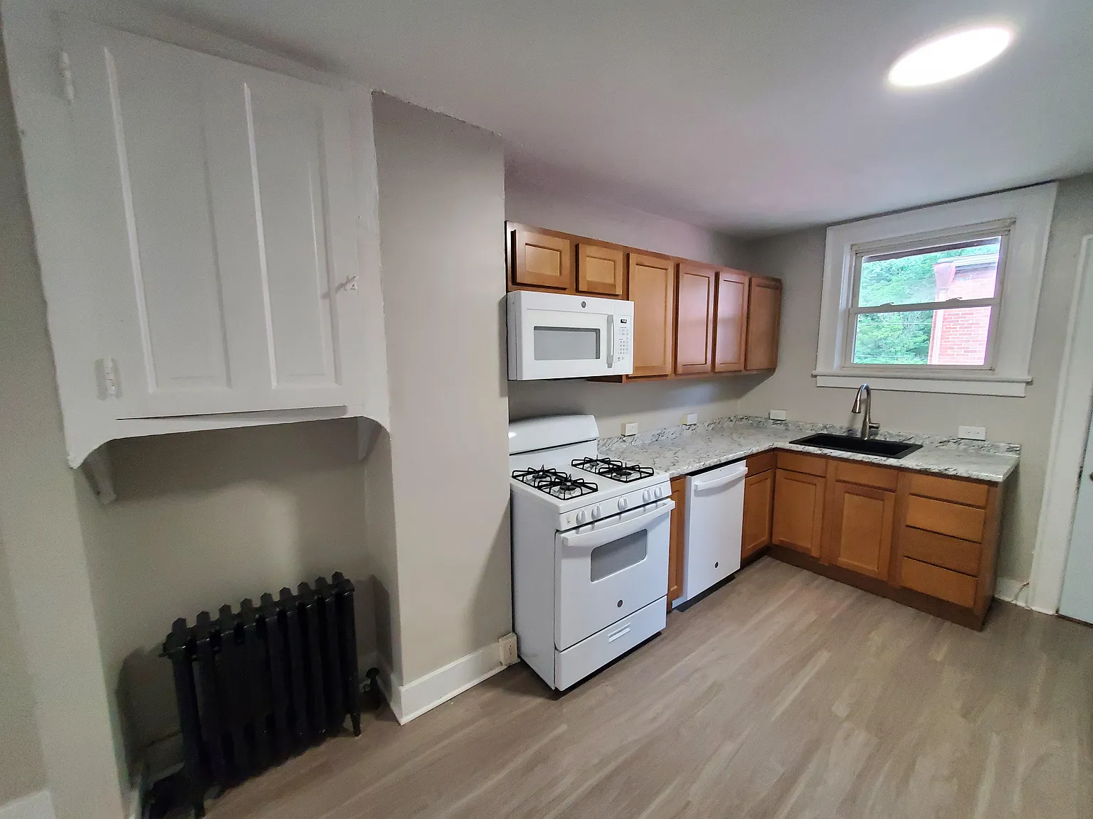 3 bed, 950 sqft, $1,075 — Photo 2