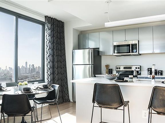 3rd image of 595 Pavonia Ave #4708