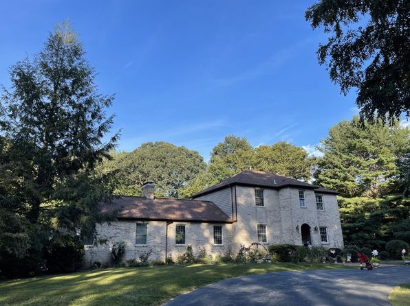140 Adirondack Dr