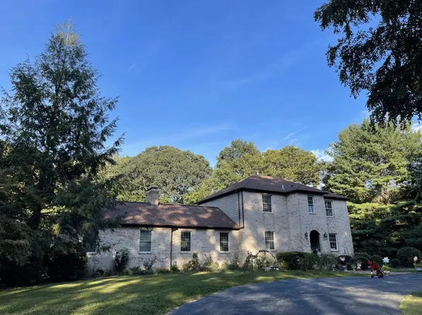 140 Adirondack Dr, East Greenwich, RI 02818