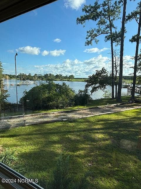 2nd image of 82 Spinnaker Point Road N