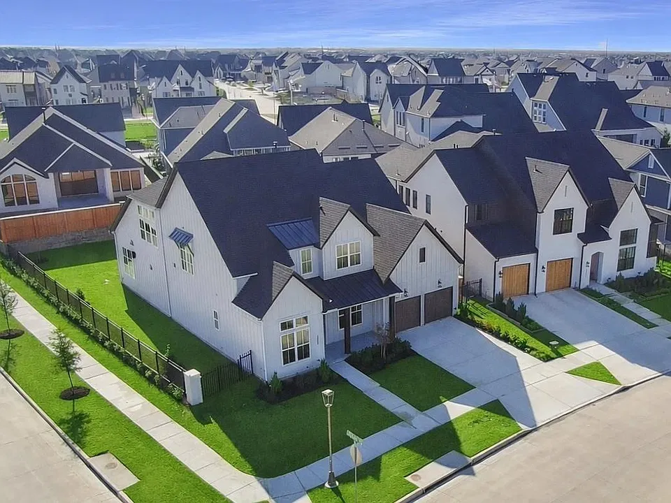 3879 Vase Vine Pl